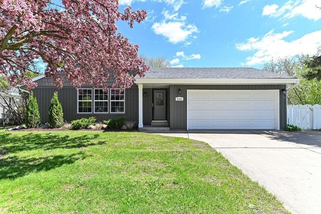8122 Wake Forest DRIVE, Oak Creek, WI 53154