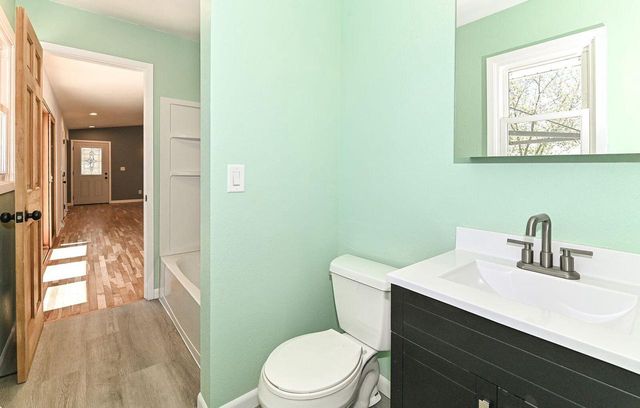 8122 Wake Forest DRIVE, Oak Creek, WI 53154