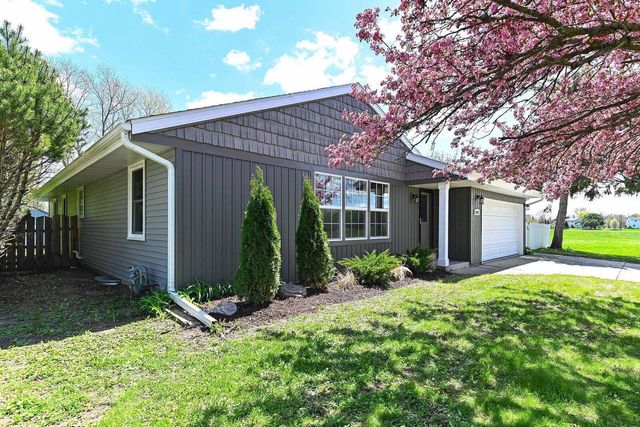 8122 Wake Forest DRIVE, Oak Creek, WI 53154