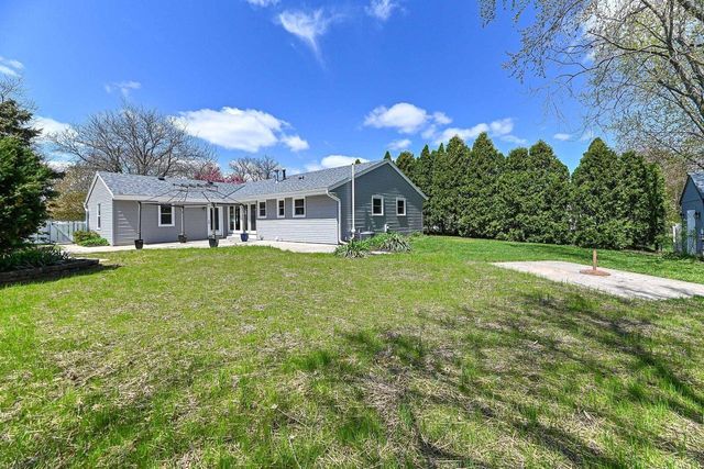 8122 Wake Forest DRIVE, Oak Creek, WI 53154