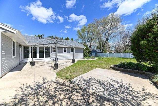 8122 Wake Forest DRIVE, Oak Creek, WI 53154