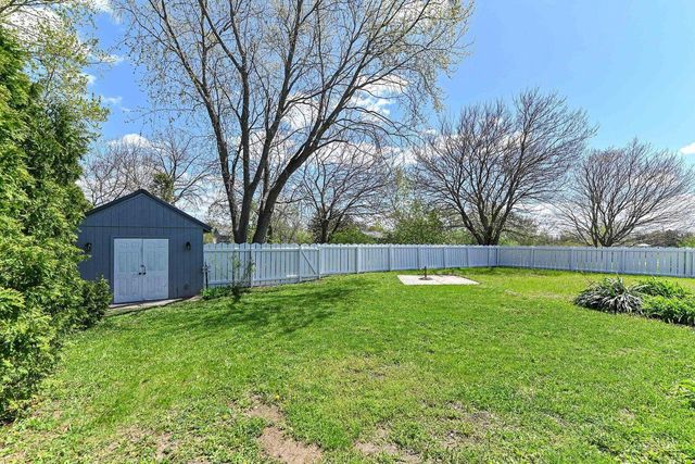 8122 Wake Forest DRIVE, Oak Creek, WI 53154
