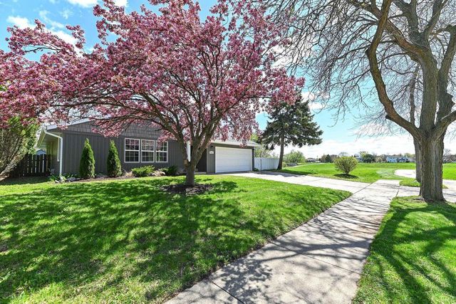 8122 Wake Forest DRIVE, Oak Creek, WI 53154