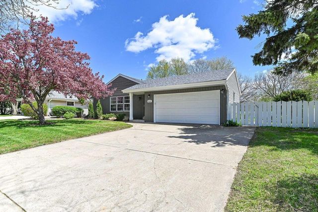 8122 Wake Forest DRIVE, Oak Creek, WI 53154