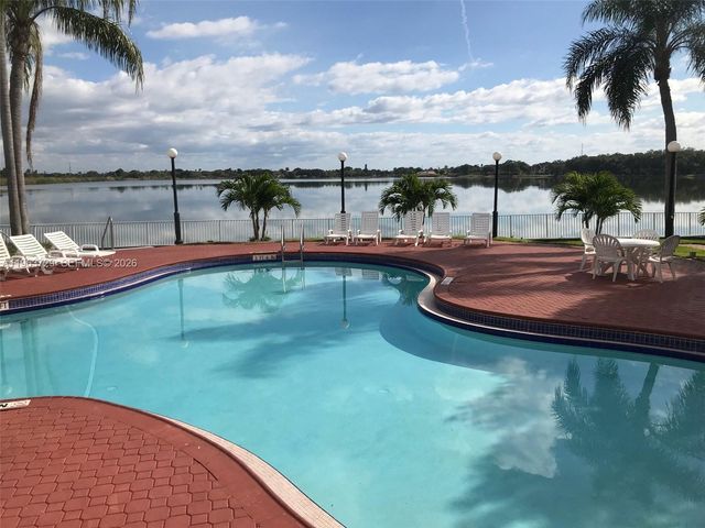 2810 N Oakland Forest Dr 313, Oakland Park, FL 33309