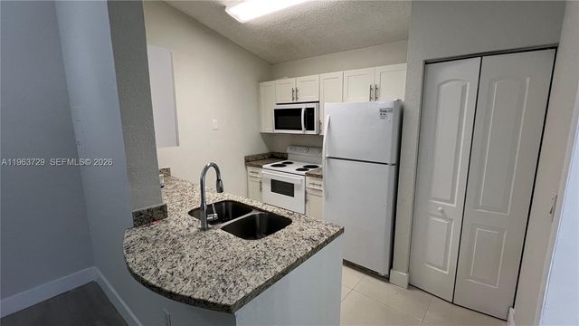 2810 N Oakland Forest Dr 313, Oakland Park, FL 33309