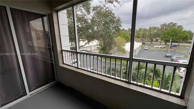 2810 N Oakland Forest Dr 313, Oakland Park, FL 33309