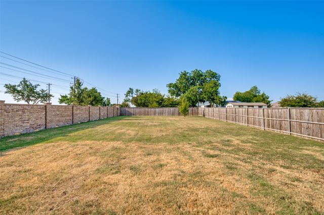 1926 Trace Drive, Aubrey, TX 76227