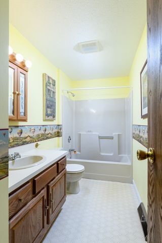 177 Chapman Pl 177, Leominster, MA 01453