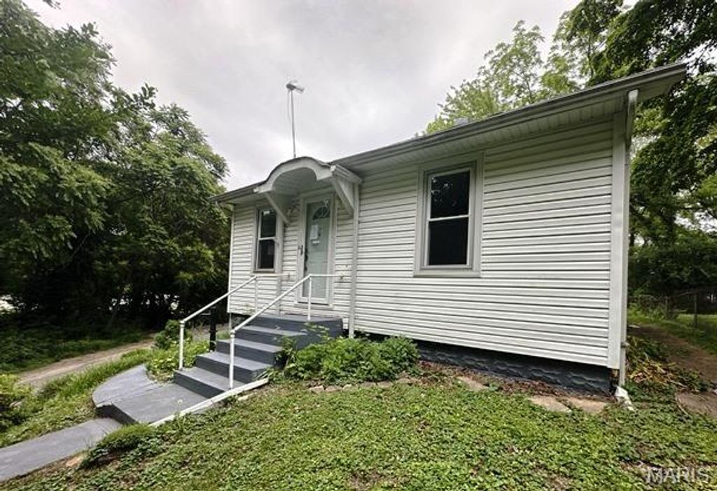 9909 Baltimore Street, Belleville, IL 62223