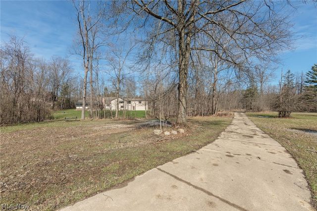 45 River Road, Hinckley, OH 44233