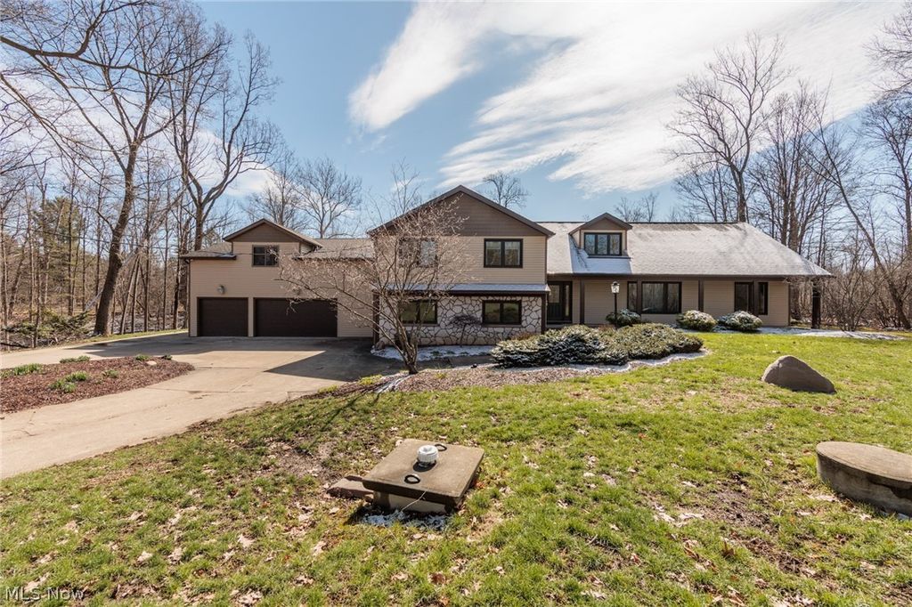 45 River Road, Hinckley, OH 44233