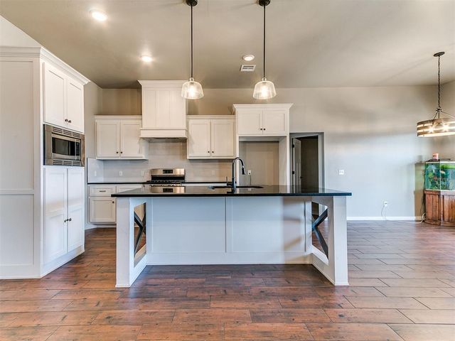 3600 Upland Ridge Drive, Yukon, OK 73099