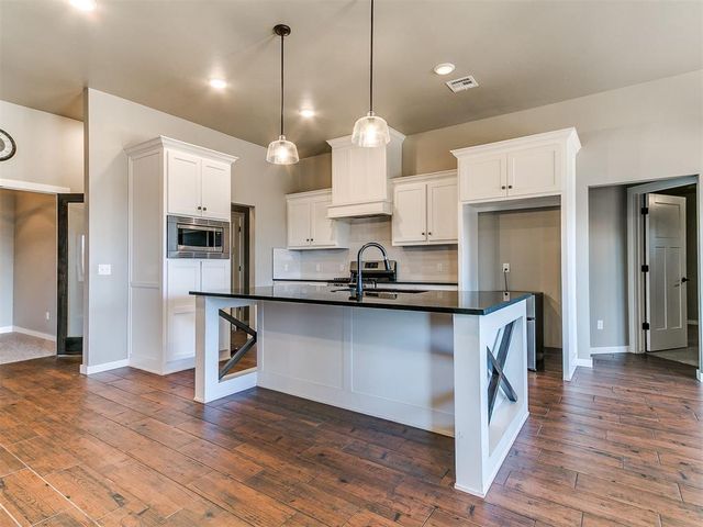 3600 Upland Ridge Drive, Yukon, OK 73099