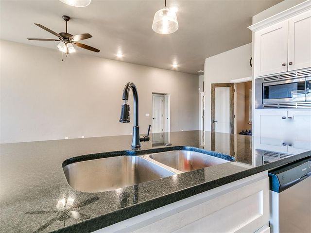 3600 Upland Ridge Drive, Yukon, OK 73099