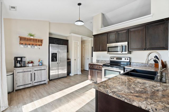 2000 Hunters Ridge Drive, Midway Park, NC 28544