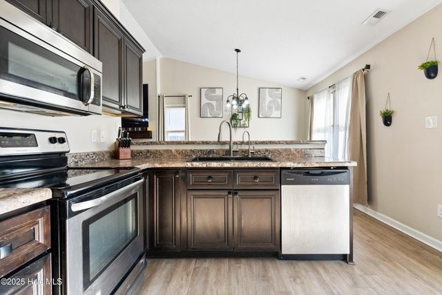 2000 Hunters Ridge Drive, Midway Park, NC 28544