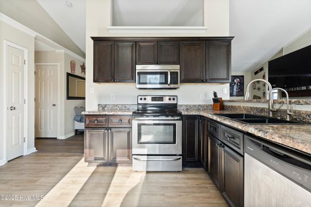 2000 Hunters Ridge Drive, Midway Park, NC 28544