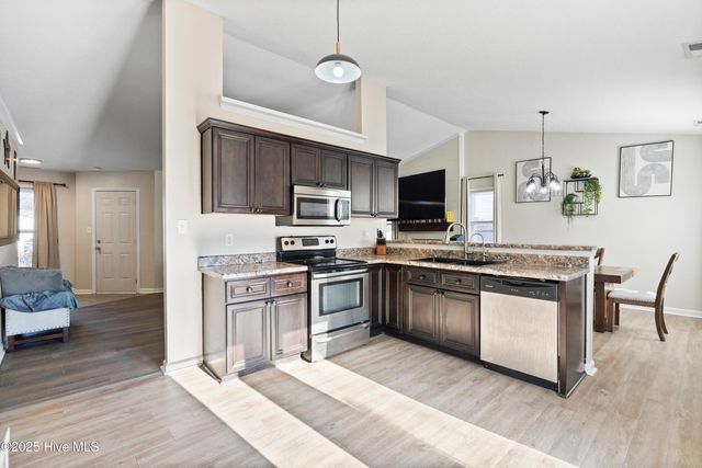 2000 Hunters Ridge Drive, Midway Park, NC 28544