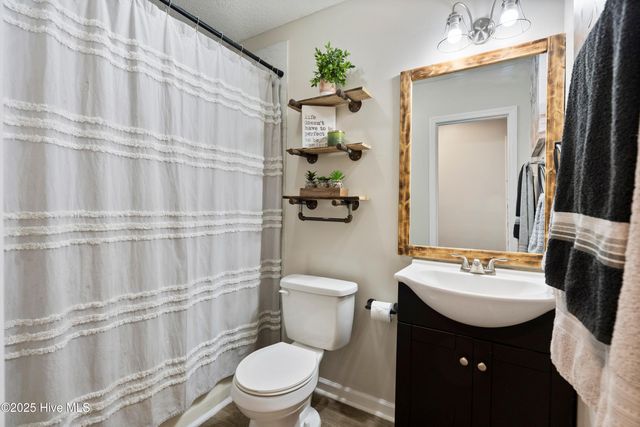 2000 Hunters Ridge Drive, Midway Park, NC 28544