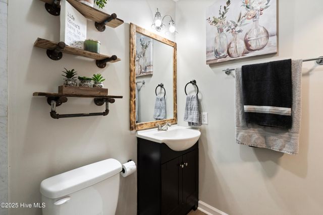 2000 Hunters Ridge Drive, Midway Park, NC 28544