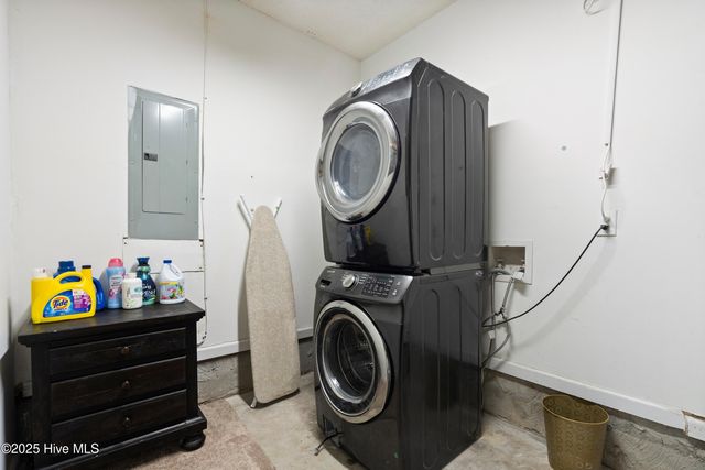 2000 Hunters Ridge Drive, Midway Park, NC 28544