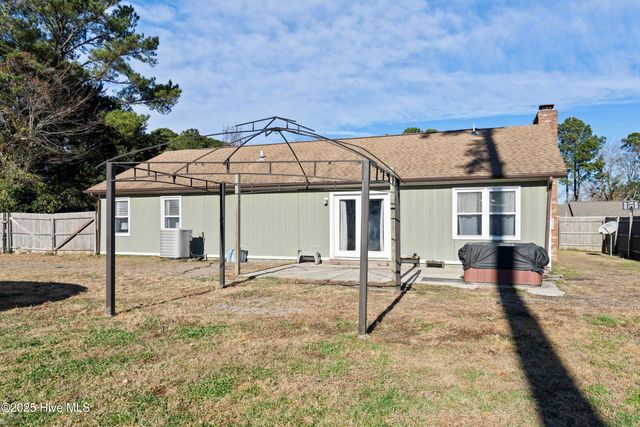 2000 Hunters Ridge Drive, Midway Park, NC 28544