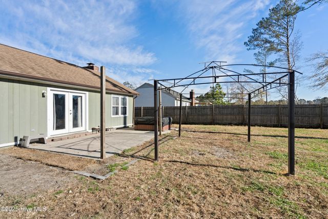 2000 Hunters Ridge Drive, Midway Park, NC 28544