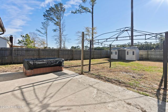 2000 Hunters Ridge Drive, Midway Park, NC 28544