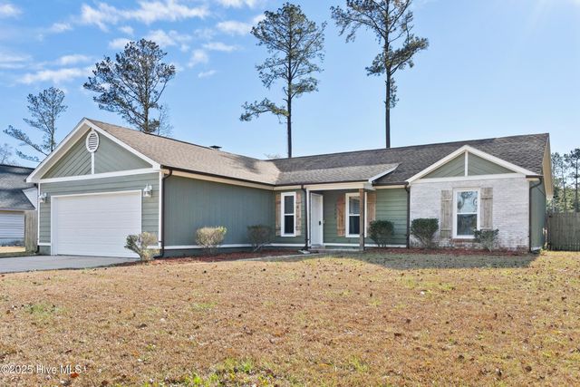 2000 Hunters Ridge Drive, Midway Park, NC 28544