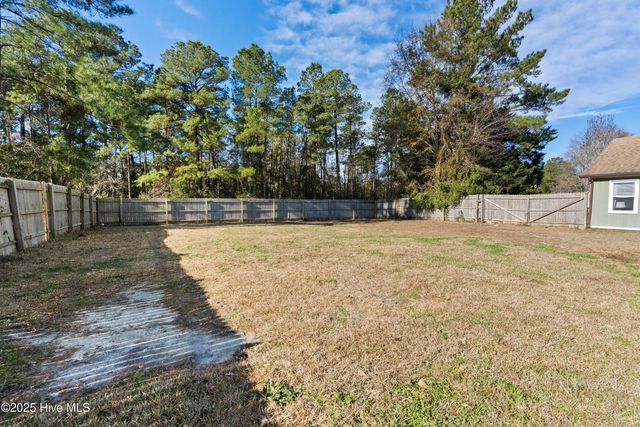 2000 Hunters Ridge Drive, Midway Park, NC 28544