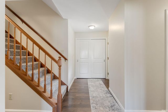 2271 S Old Ditch Road, Warsaw, IN 46580