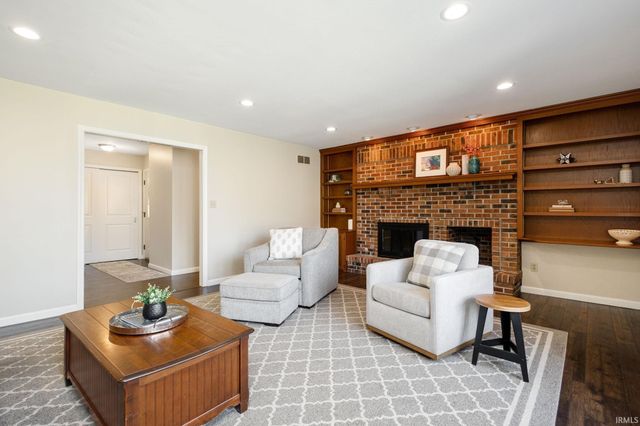 2271 S Old Ditch Road, Warsaw, IN 46580