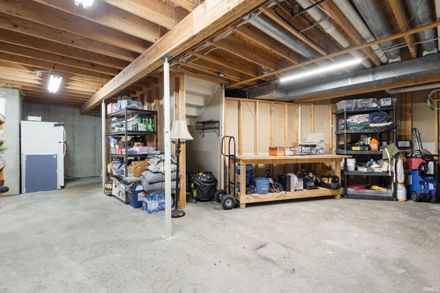 2271 S Old Ditch Road, Warsaw, IN 46580