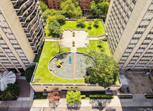 102-30 66th Road 17H, Forest Hills, NY 11375