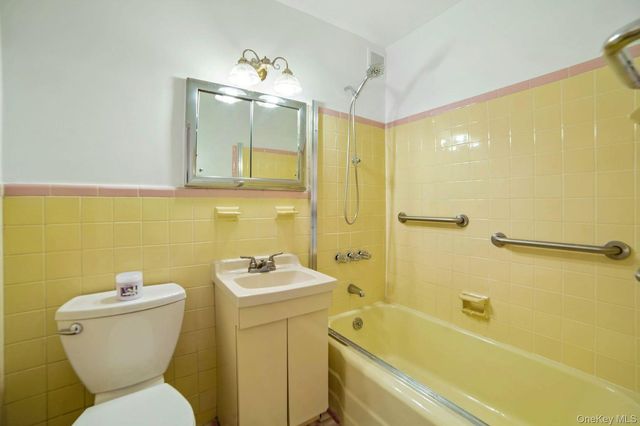 102-30 66th Road 17H, Forest Hills, NY 11375