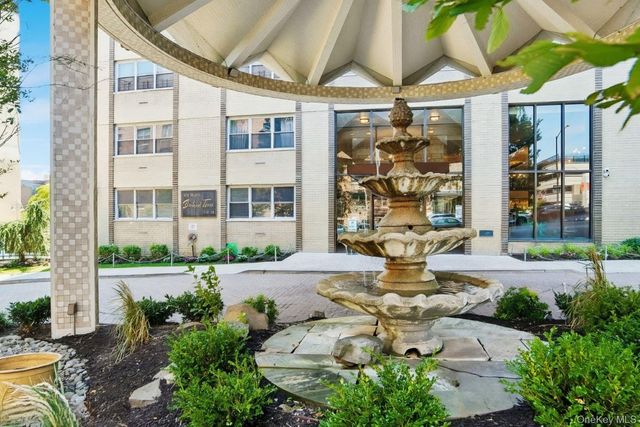 102-30 66th Road 17H, Forest Hills, NY 11375