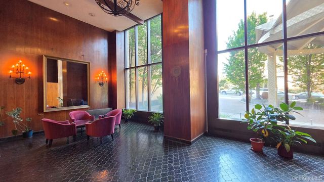 102-30 66th Road 17H, Forest Hills, NY 11375