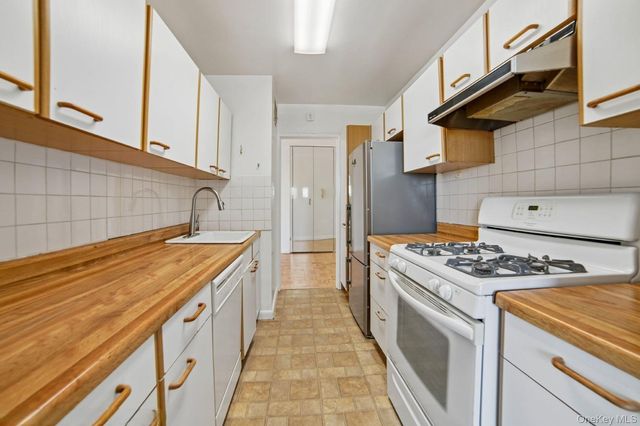 102-30 66th Road 17H, Forest Hills, NY 11375