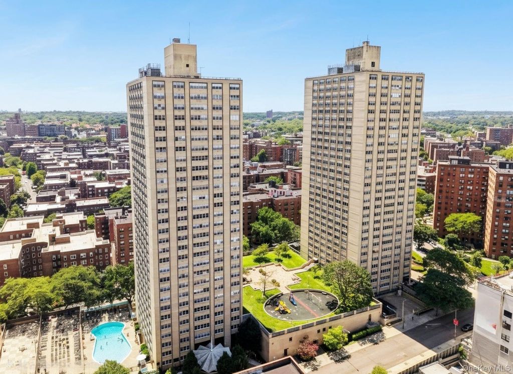 102-30 66th Road 17H, Forest Hills, NY 11375