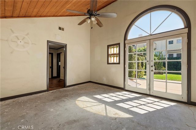 6553 Odessa Avenue, Los Angeles, CA 91406