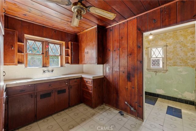 6553 Odessa Avenue, Los Angeles, CA 91406