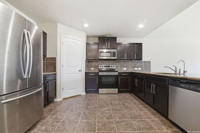 9011 WASHBURN CT, San Antonio, TX 78254