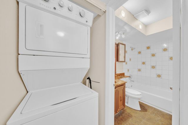 221 NW 43rd Place, Deerfield Beach, FL 33064