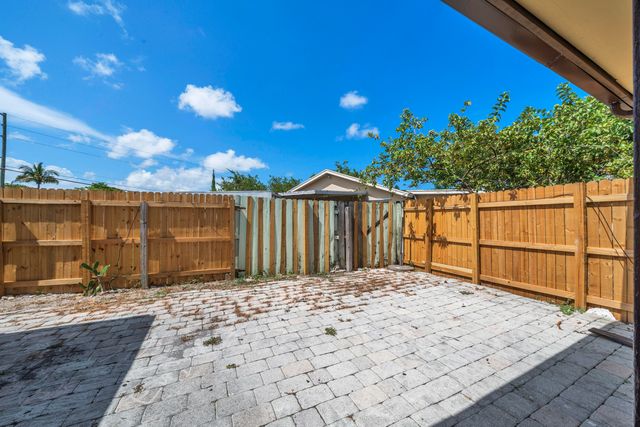 221 NW 43rd Place, Deerfield Beach, FL 33064
