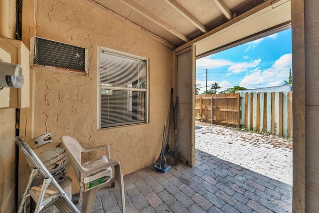 221 NW 43rd Place, Deerfield Beach, FL 33064
