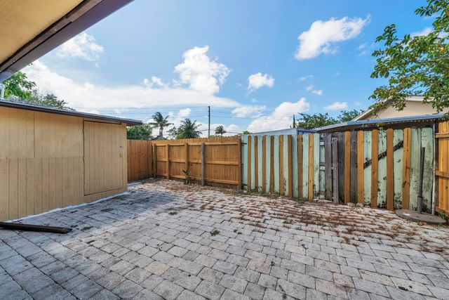 221 NW 43rd Place, Deerfield Beach, FL 33064