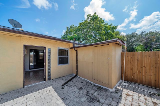 221 NW 43rd Place, Deerfield Beach, FL 33064