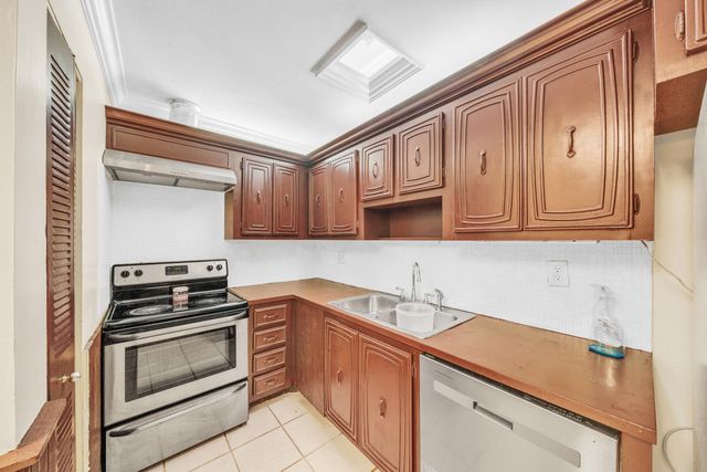 221 NW 43rd Place, Deerfield Beach, FL 33064