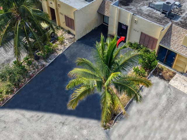 221 NW 43rd Place, Deerfield Beach, FL 33064